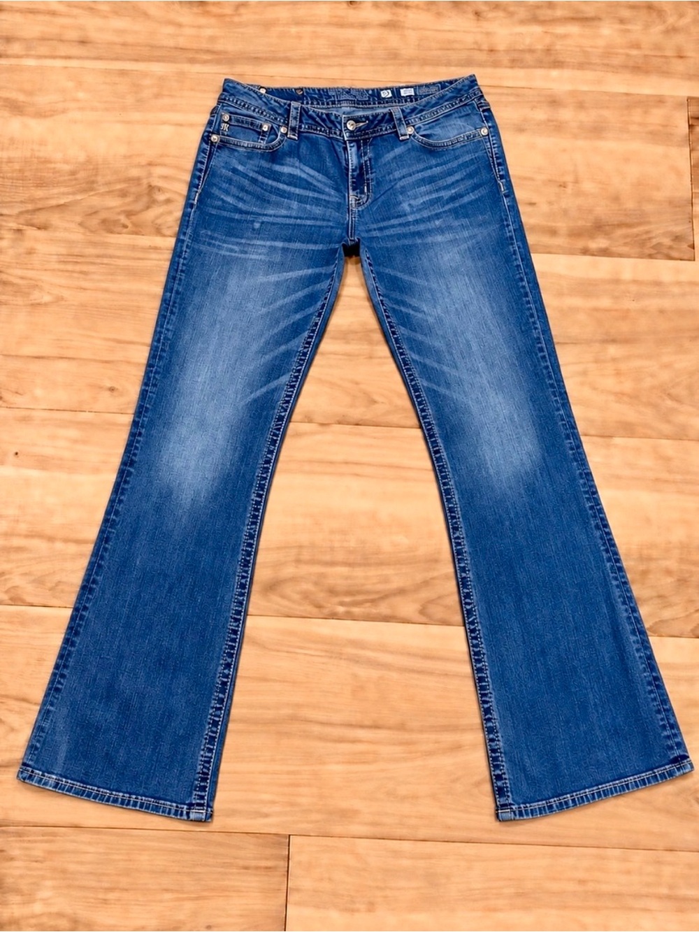 Miss Me Signature Bootcut Jeans Women’s 33x34 Mid Rise Stretch Denim EUC - Picture 2 of 12